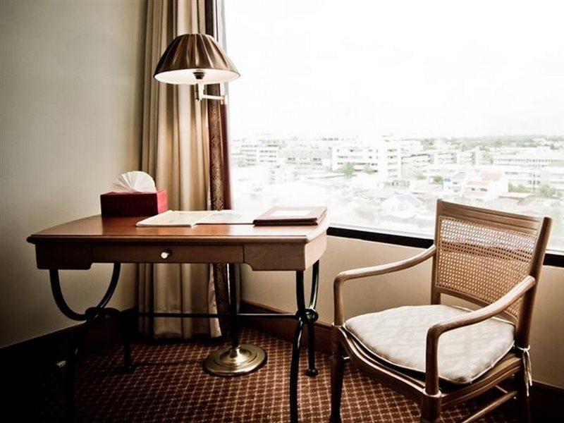 Laithong Hotel Убонратчатхани Экстерьер фото