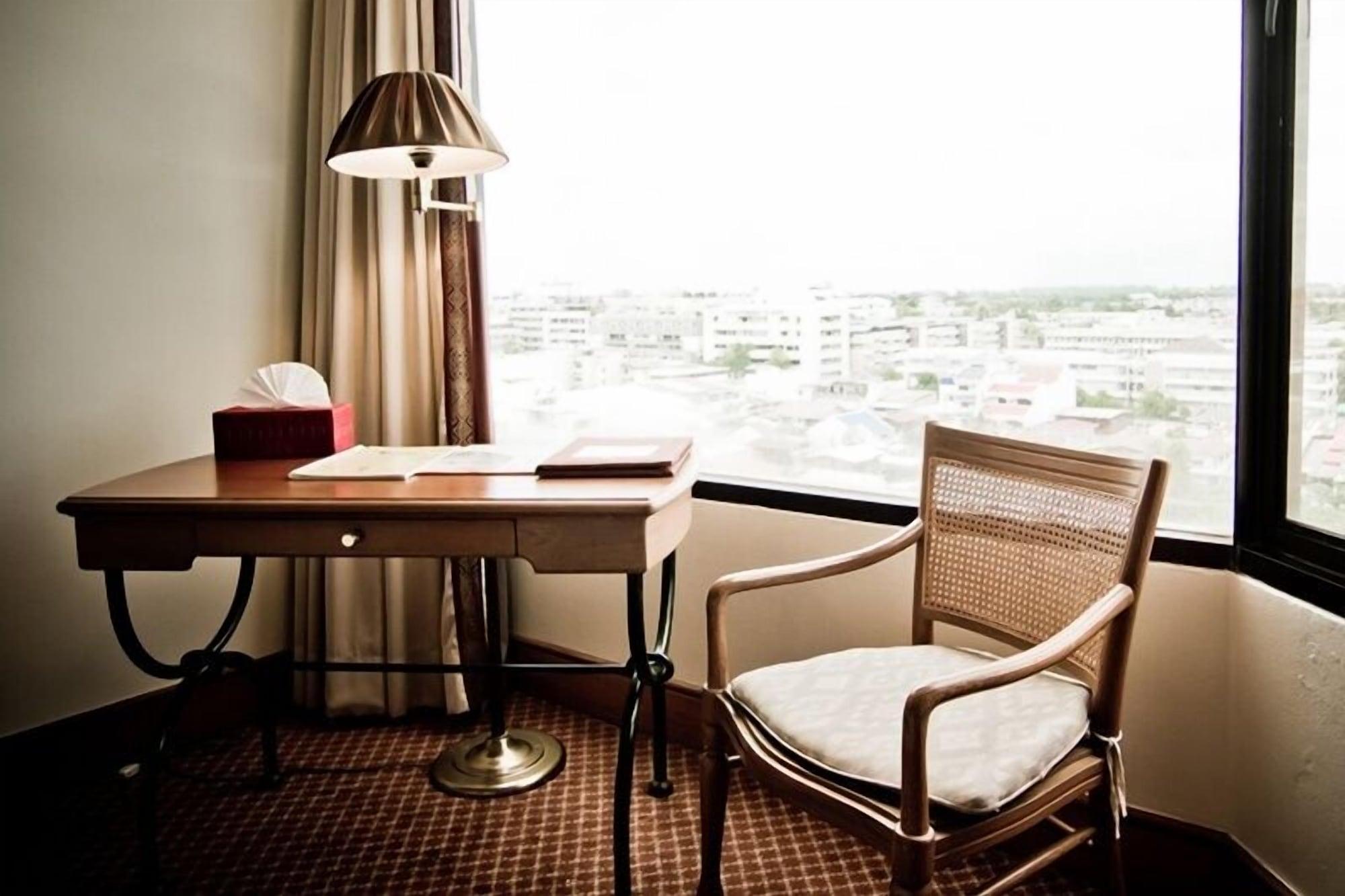 Laithong Hotel Убонратчатхани Экстерьер фото