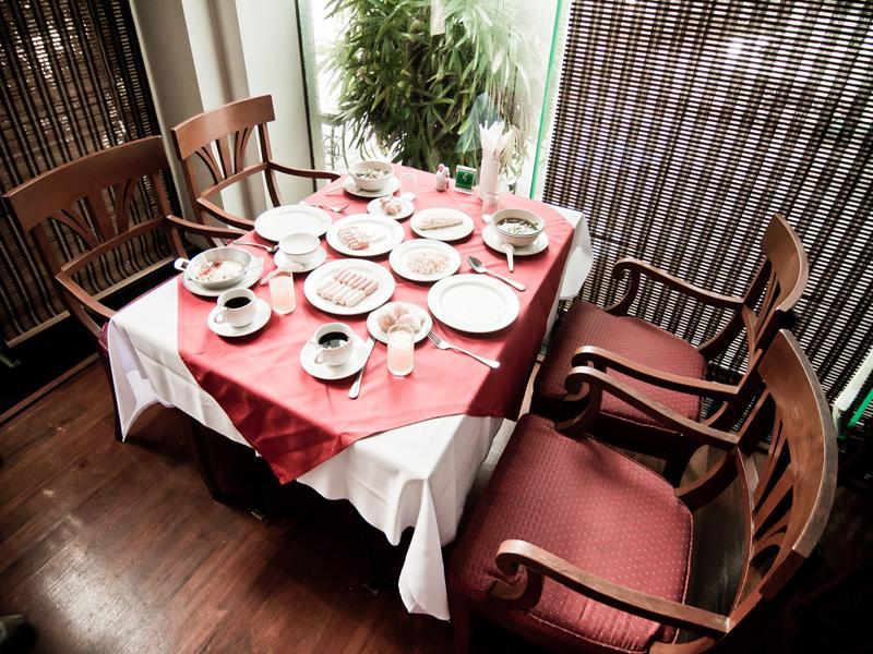Laithong Hotel Убонратчатхани Экстерьер фото