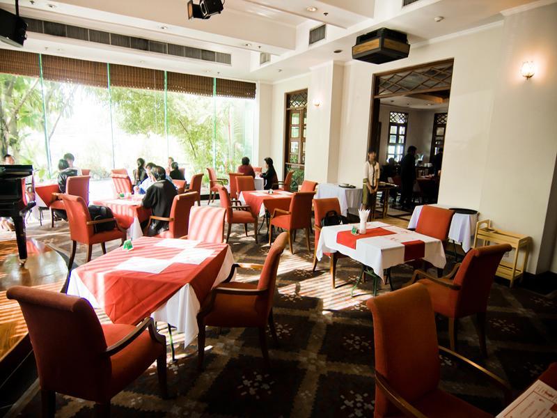 Laithong Hotel Убонратчатхани Экстерьер фото