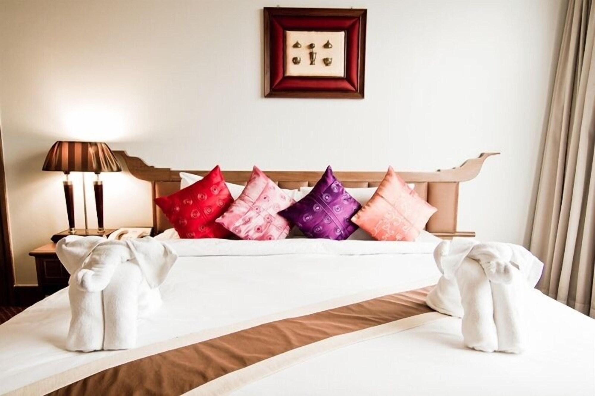 Laithong Hotel Убонратчатхани Экстерьер фото