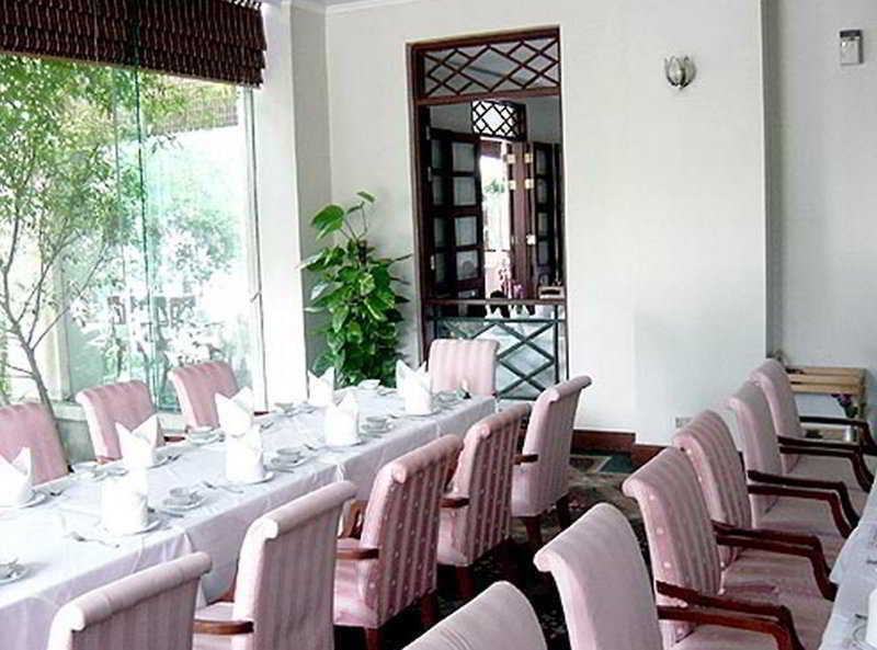 Laithong Hotel Убонратчатхани Экстерьер фото