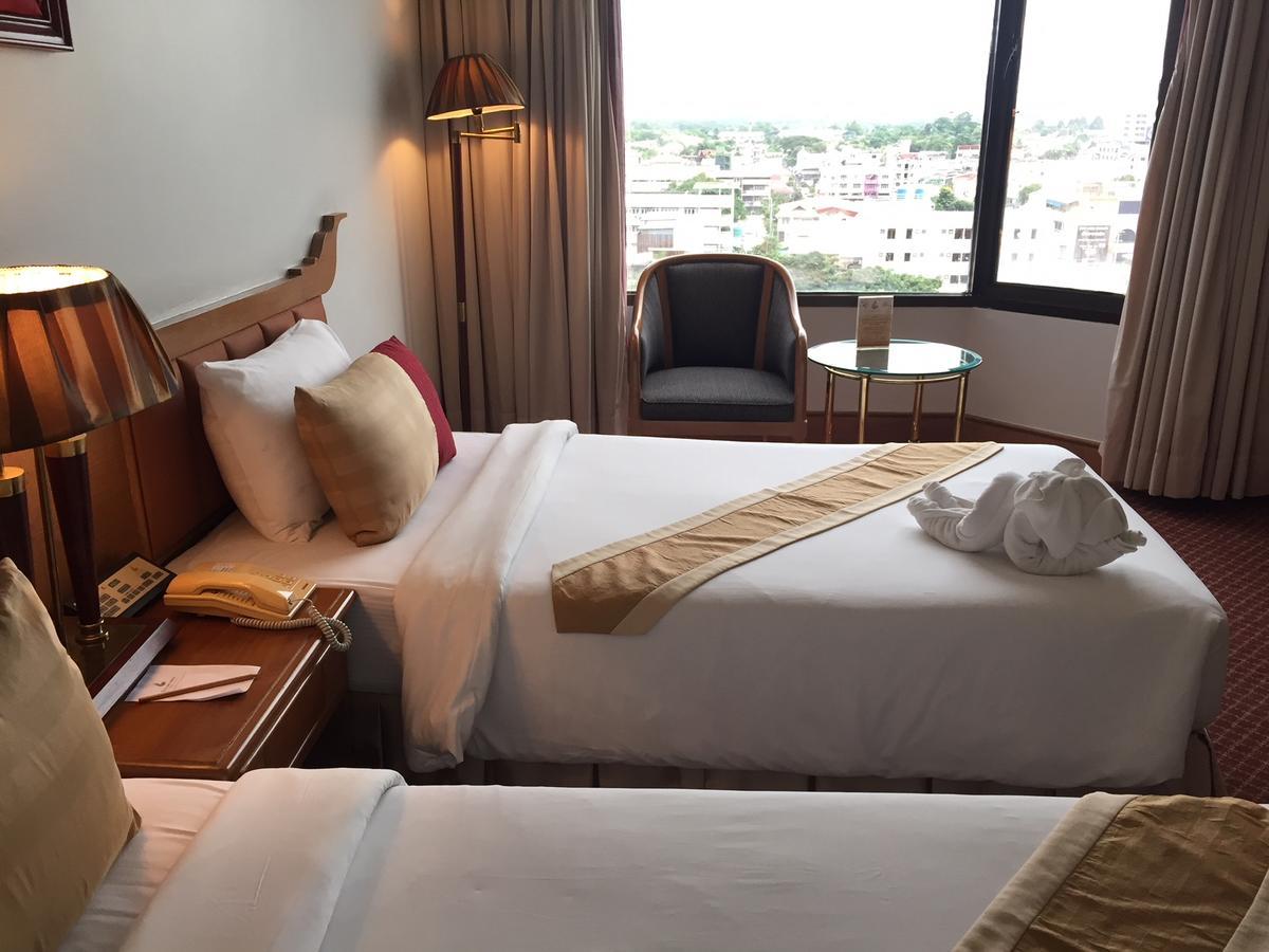 Laithong Hotel Убонратчатхани Экстерьер фото