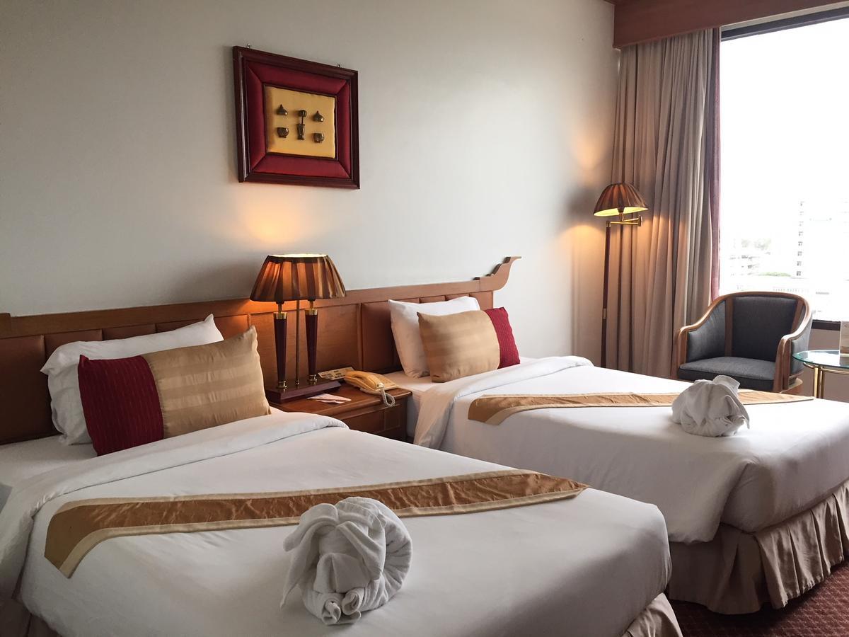 Laithong Hotel Убонратчатхани Экстерьер фото