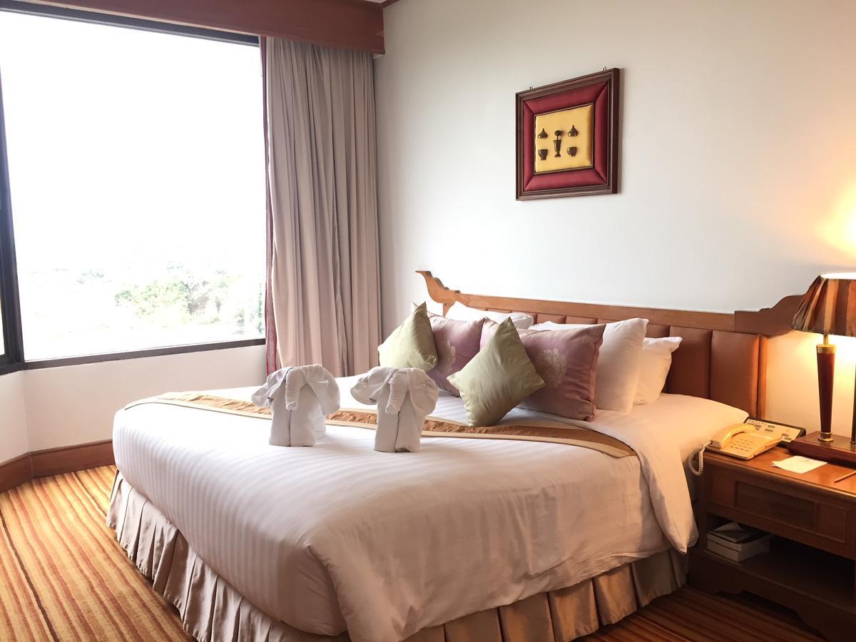 Laithong Hotel Убонратчатхани Экстерьер фото